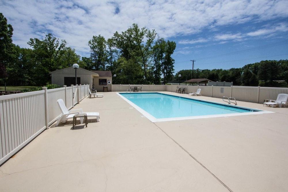 Red Roof Inn & Suites Newport News Luaran gambar
