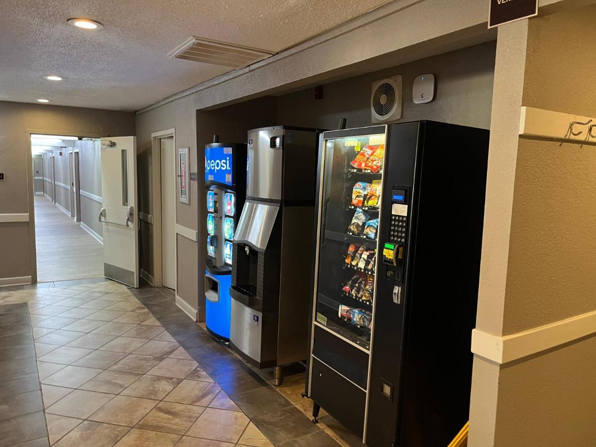 Red Roof Inn & Suites Newport News Luaran gambar