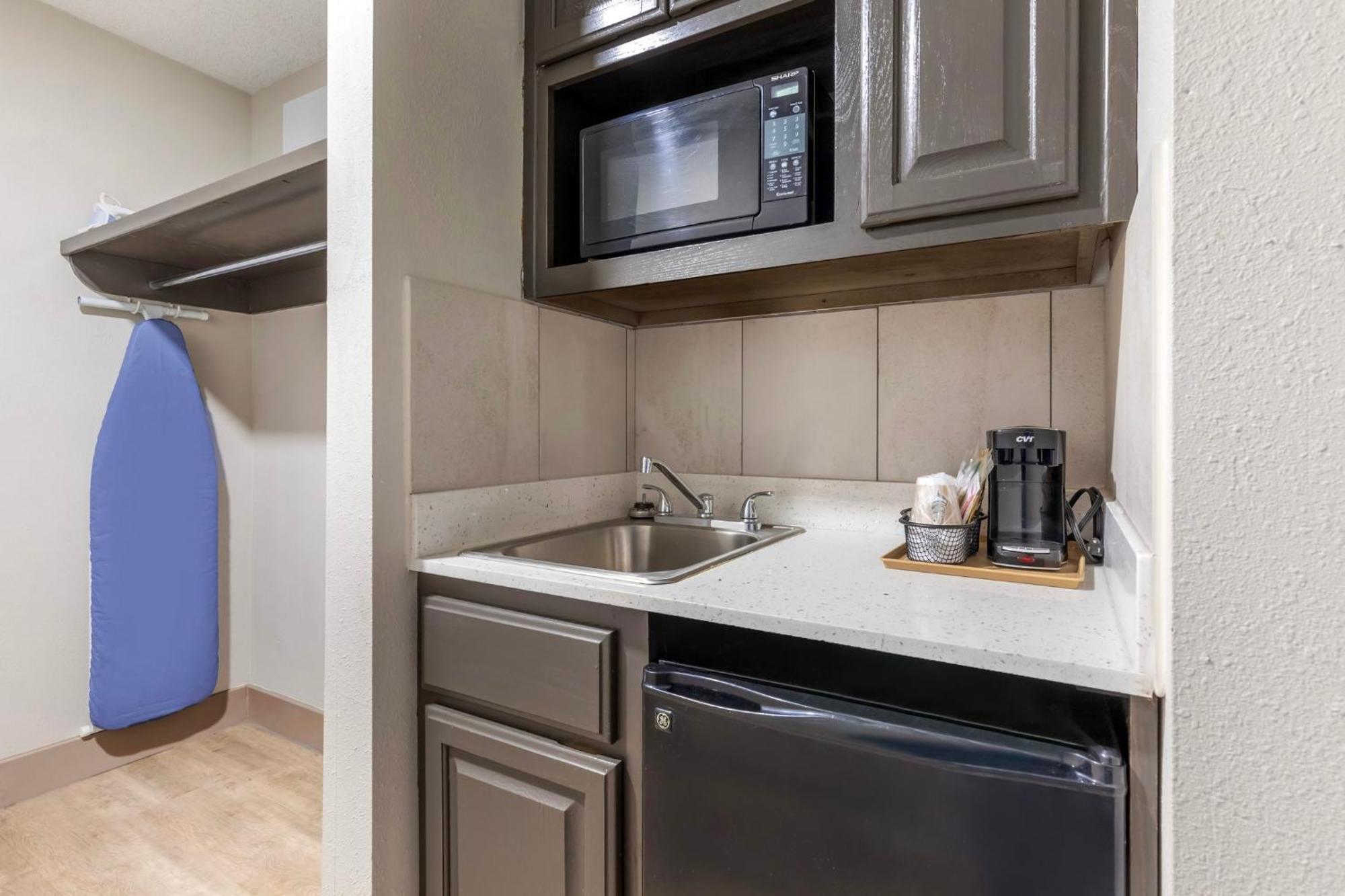Red Roof Inn & Suites Newport News Luaran gambar