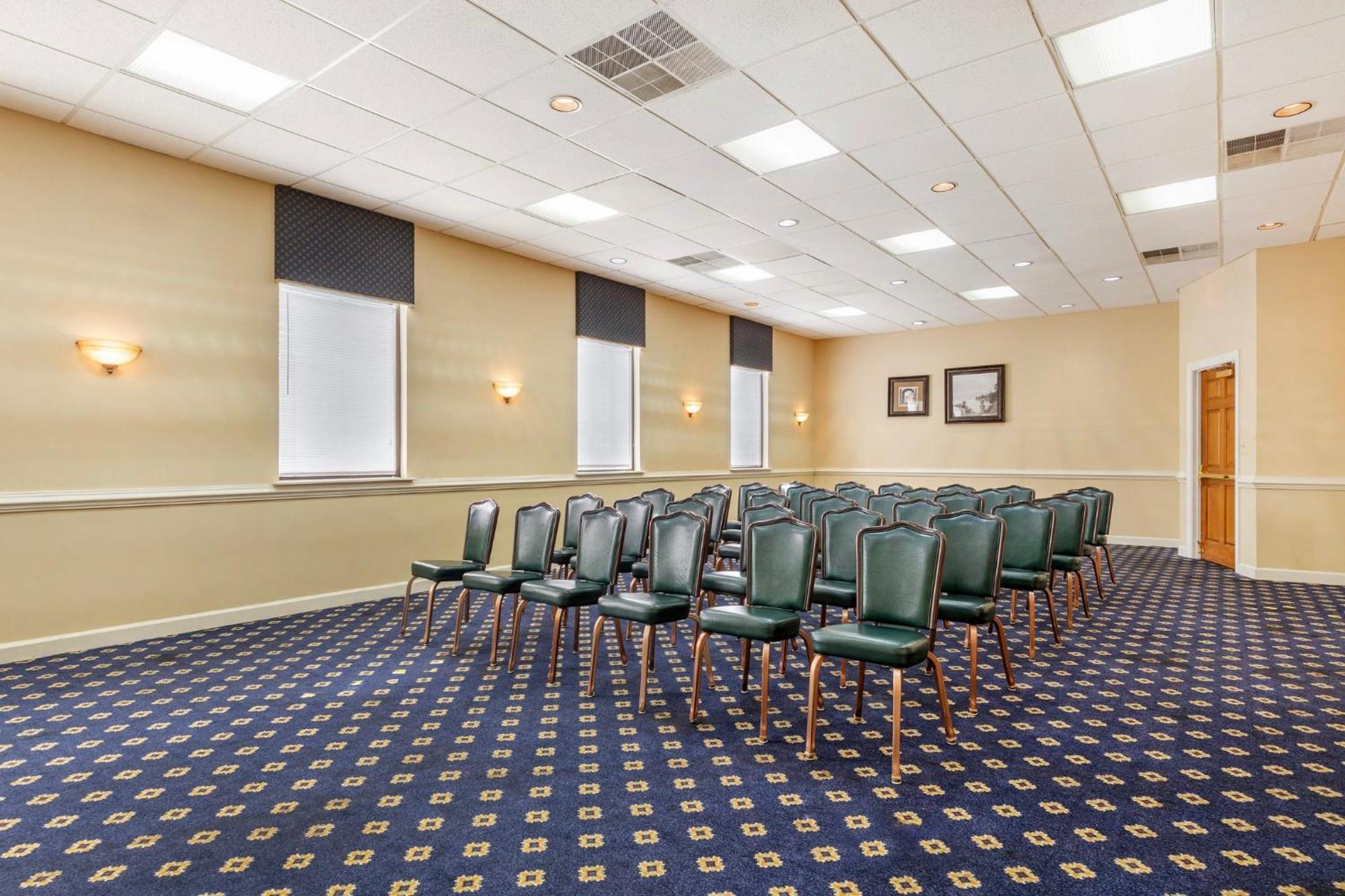Red Roof Inn & Suites Newport News Luaran gambar