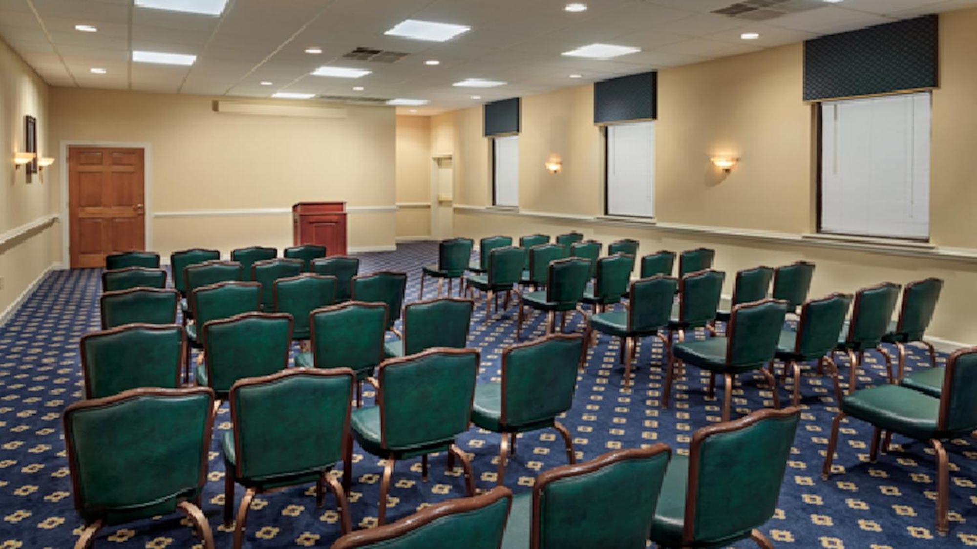 Red Roof Inn & Suites Newport News Luaran gambar